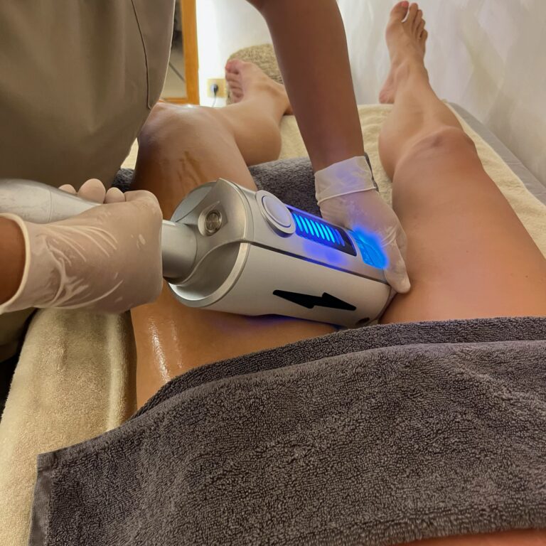 A therapist uses an Endospheres handpiece on a client’s upper thigh.
